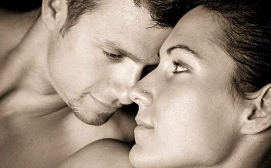 γυναίκα και άνδρας αύξησαν την ισχύ με βιταμίνες